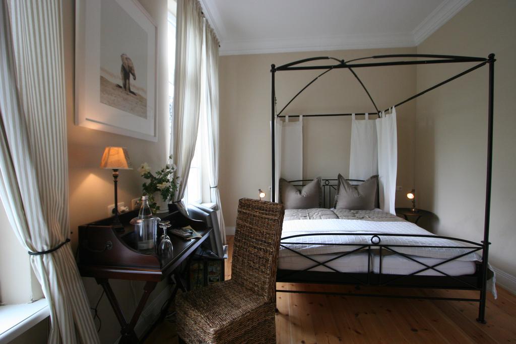 Hotel Hochzeitshaus Aurich Zewnętrze zdjęcie